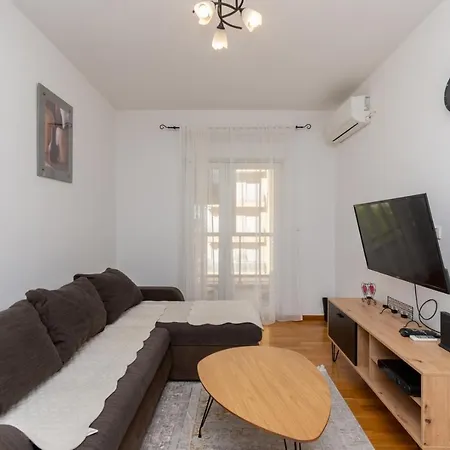 Apartament Compass 4 *