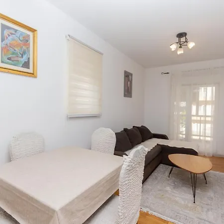Apartament Compass 4 *