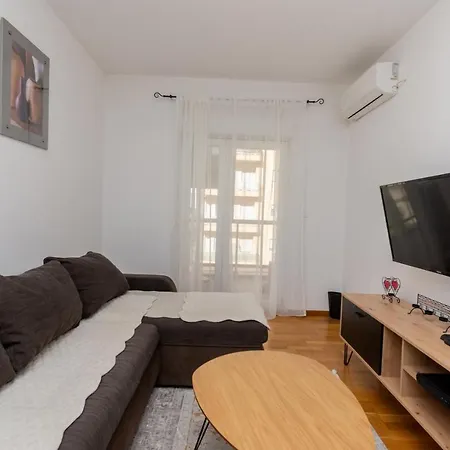 Apartament Compass 4 *