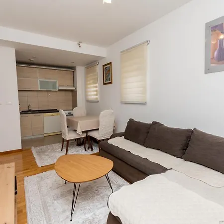Apartament Compass 4 *